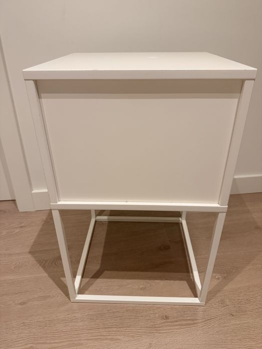Mesa cabeceira VIKHAMMER Ikea