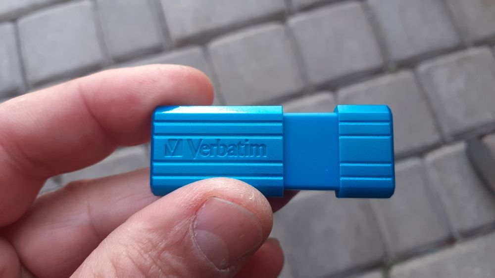 Usb-накопитель pinstripe 16 гб — лазурный,Verbatim(USA).
16 гб — лазур