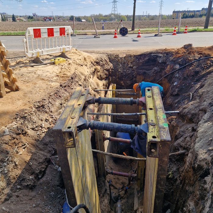 Przewierty sterowane przeciski  wbijanie rur stalowych przyłącza w