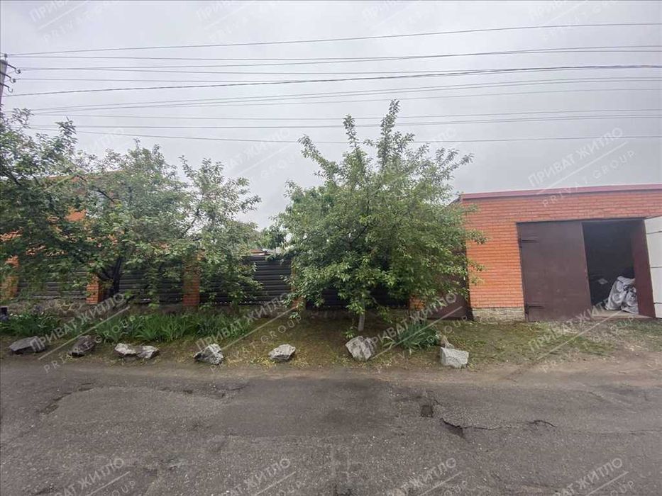 Капітальний будинок, 1 км від Макдональдса.