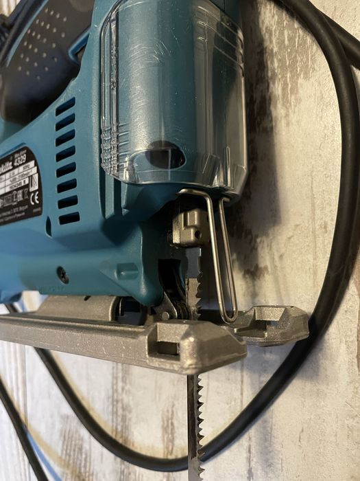 Wyrzynarka Makita 4329