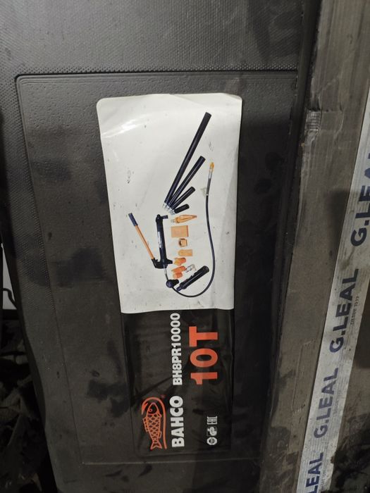 Vendo vario material de pintura e chaparia
