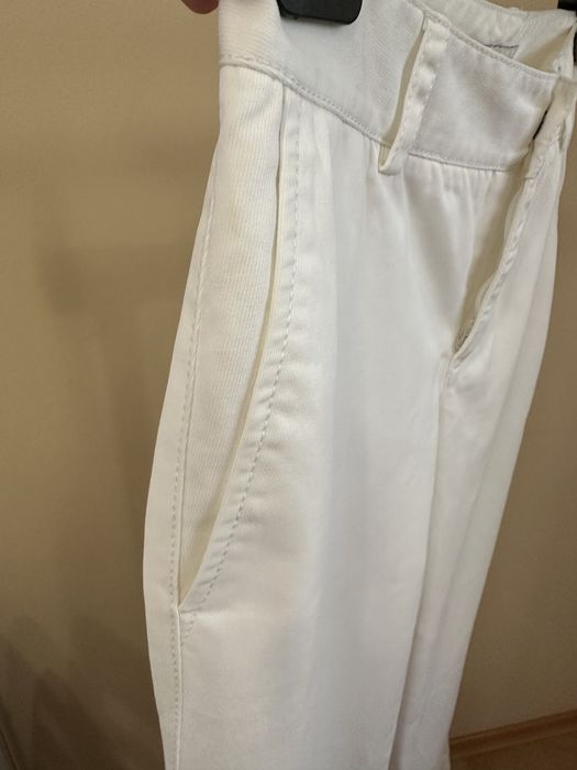 Брюки белые ZARA , клеш