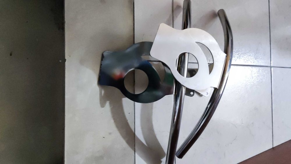 2 Apoios de pés de metal