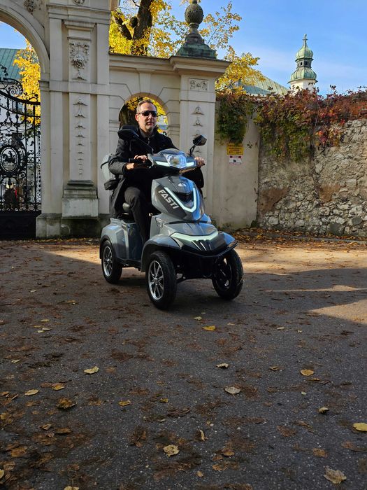 Fasti 4 Max: Elektryczny skuter czterokołowy + uchwyt na kule