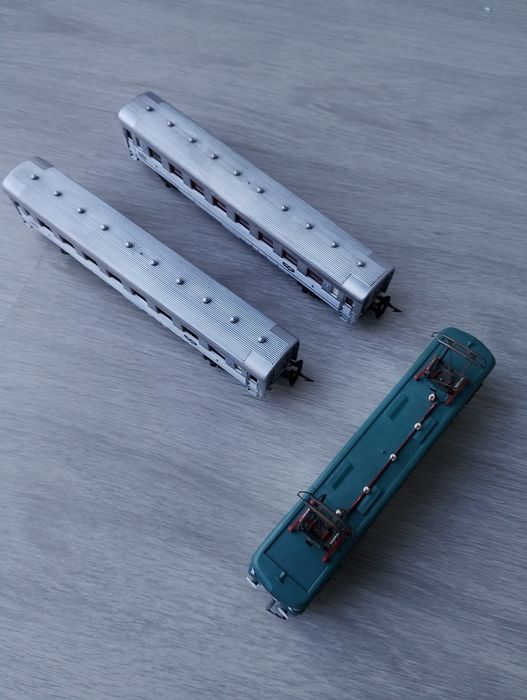 Locomotiva eléctrica SNCF BB 9201 + carruagens Inox H0 1:87