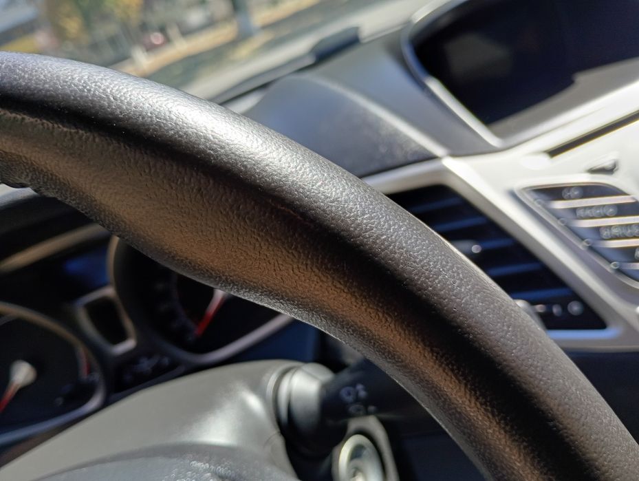 Ford Fiesta( PowerShift)2013року з двигуном 1.6 бензин.