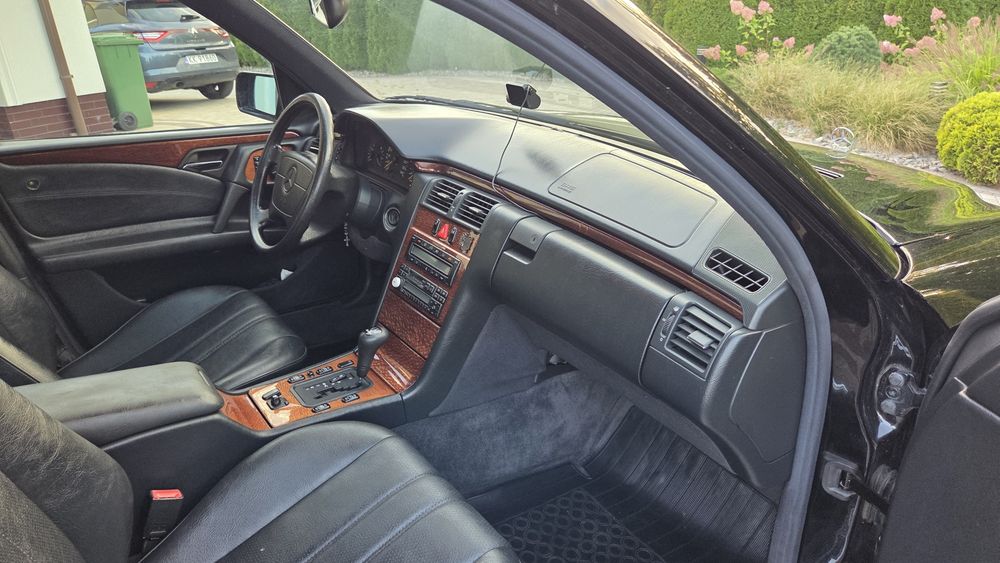 Mercedes-Benz E-Klasa W210 "Okular"