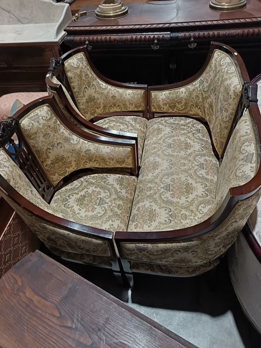 Terno de sofás forrados em tecido