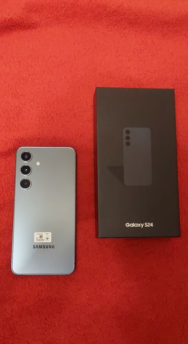 Samsung  Galaxy  S24 8/256