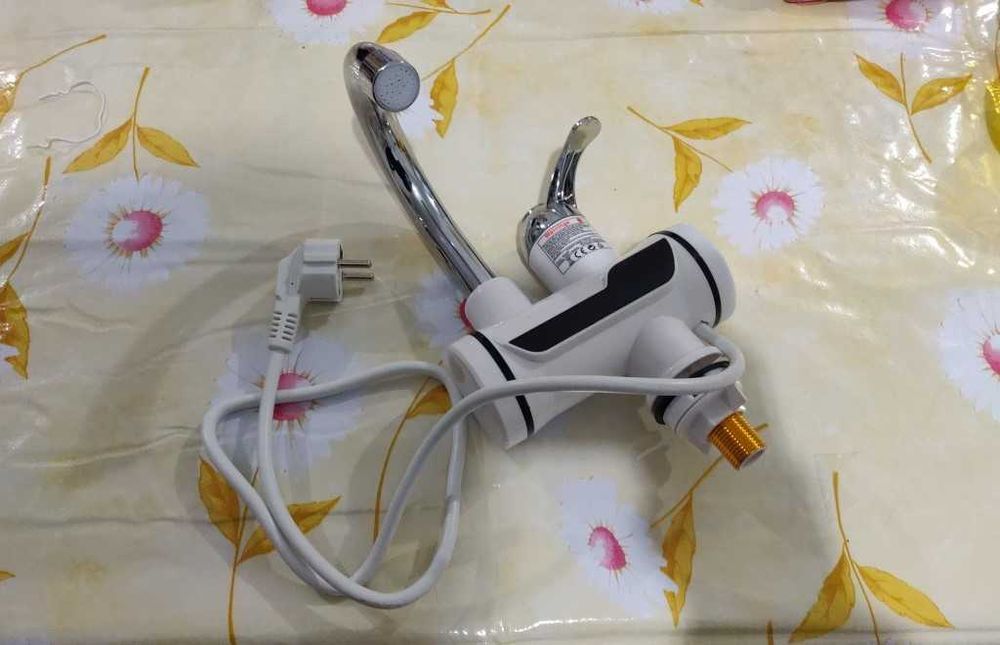 Torneira com Aquecimento de Água Automático