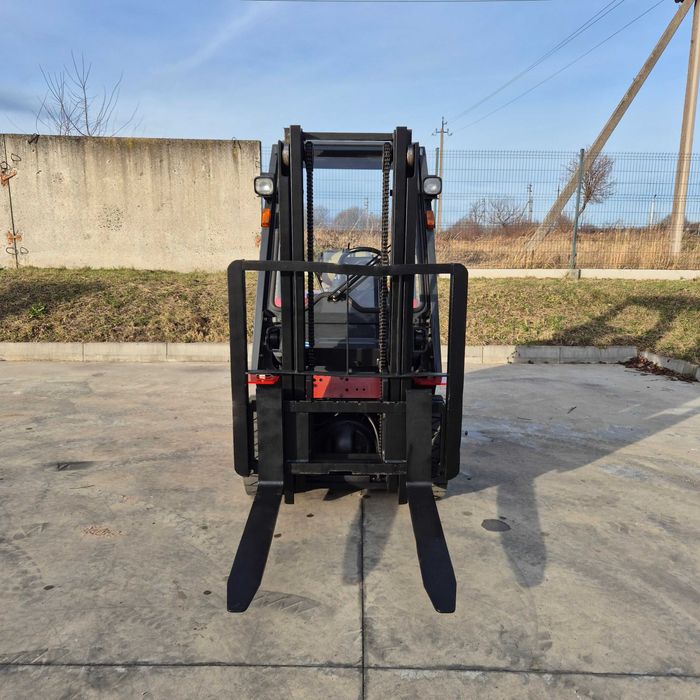 Погрузчик Nissan 2.5тон 2008р