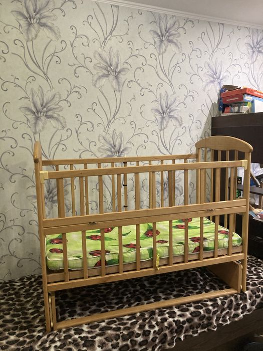 Детская кровать с маятниковым механизмом б/у