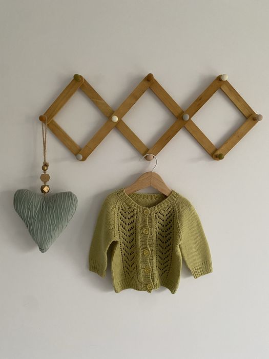 Sweter wełniany seledynowy zielony 68 na guziki jak newbie