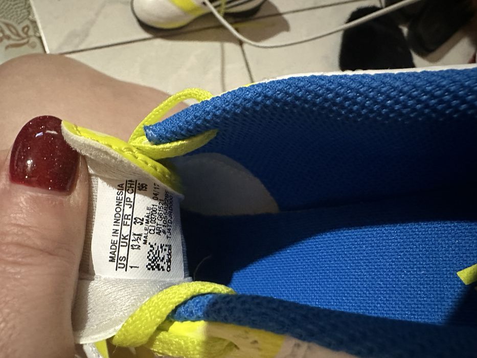 Бутси сороконожки адідас