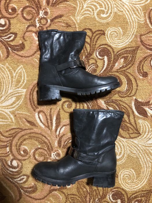 Стильні  шкіряні чобітки демі