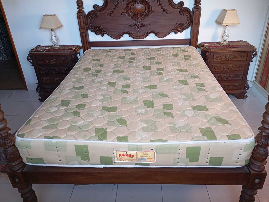 Bonita Mobília de Quarto Estilo Barroco com Colchão Pikolin