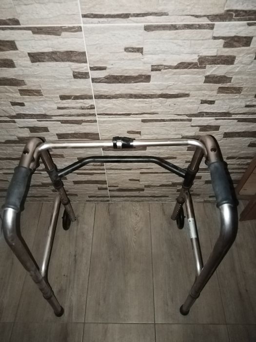 Balkonik rehabilitacyjny z kołkami 5"
