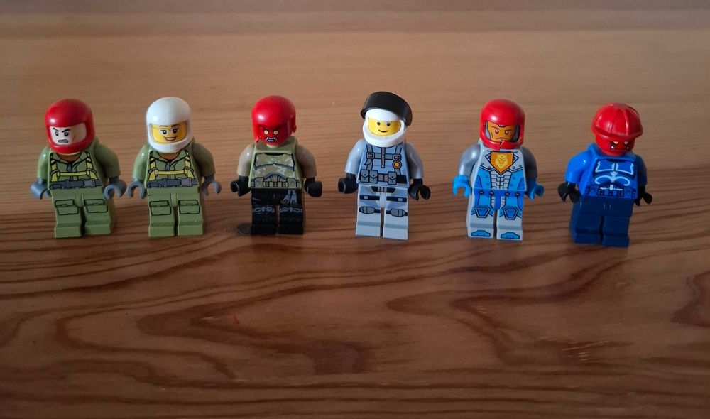 Lego - Bonecos / Figuras de Diversos Temas