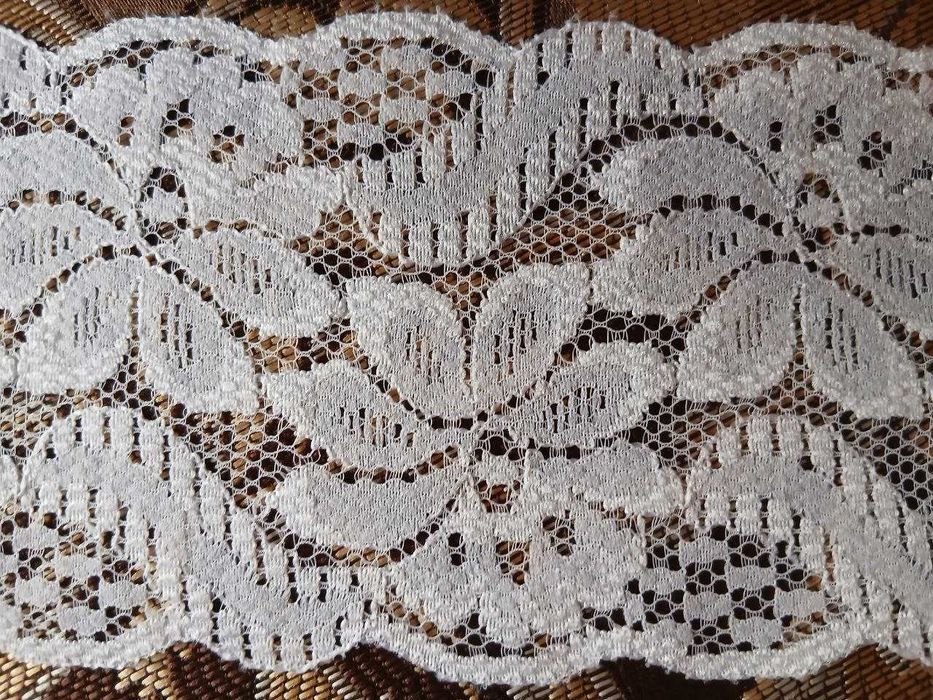 Мереживо біле 9 см х 18 м (ціна за все)