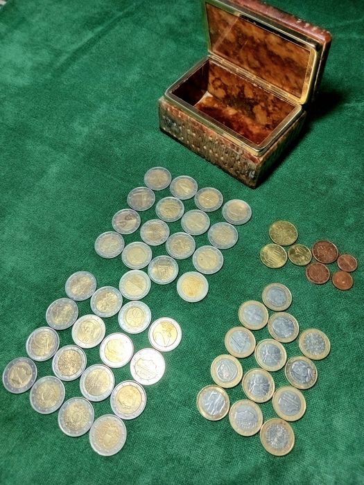 Продаю евро монеты номиналом по 1 и 2 евро.