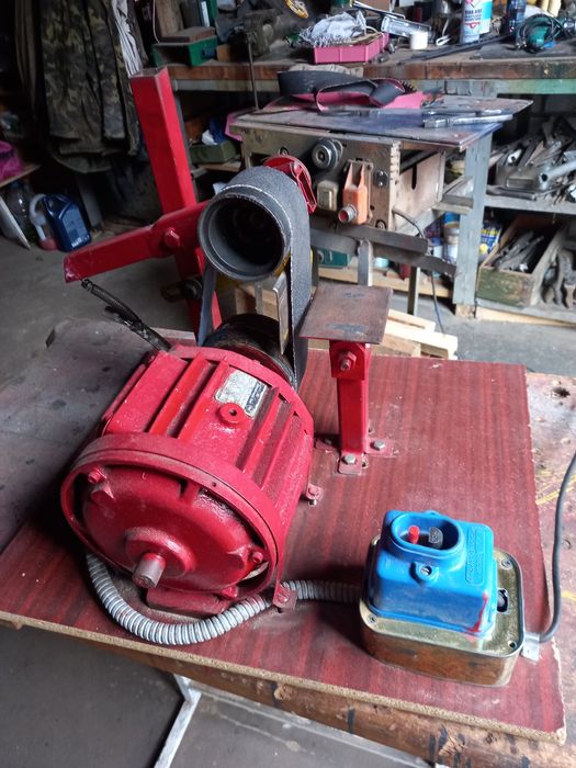 Вертикальний гриндер для обработки метала и дерева