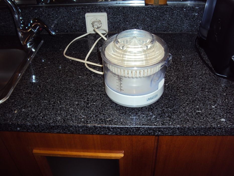 Espremedor eléctrico para fruta bom para laranjas e limões como novo