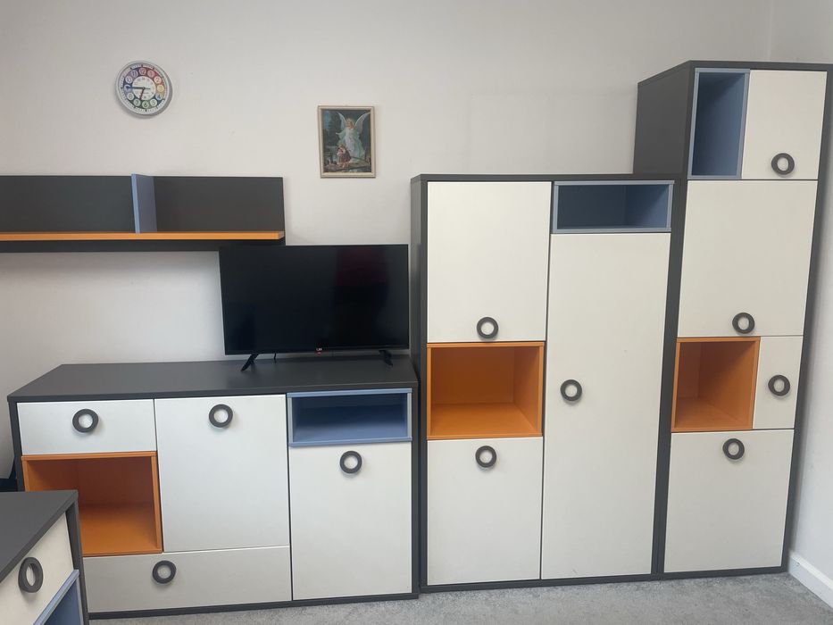 FORTE COLORS – kompletny zestaw mebli młodzieżowych + łóżko z szufladą i materac HILDING