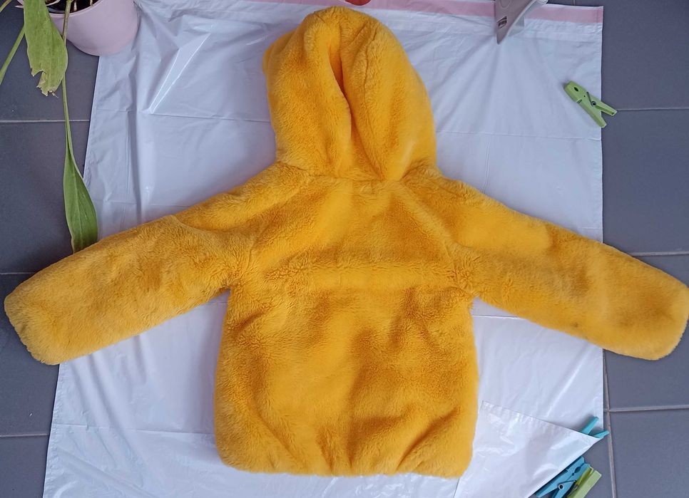 Casaco de pêlo de menina marca Birba 24 meses. Ótimo estado.