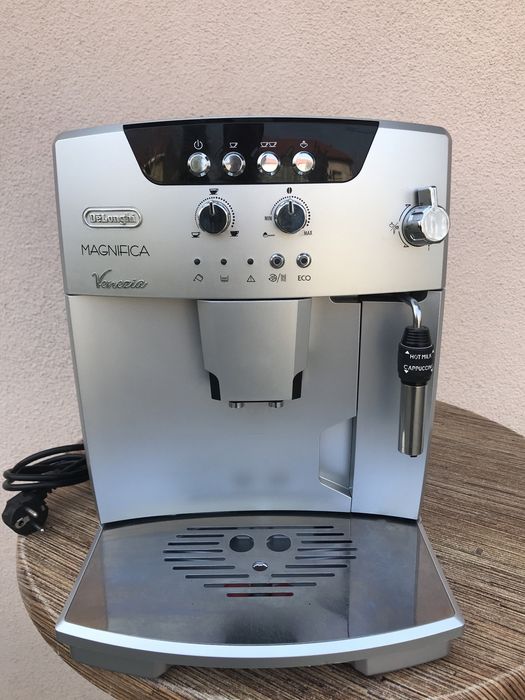 Кофеварка Delonghi magnifika