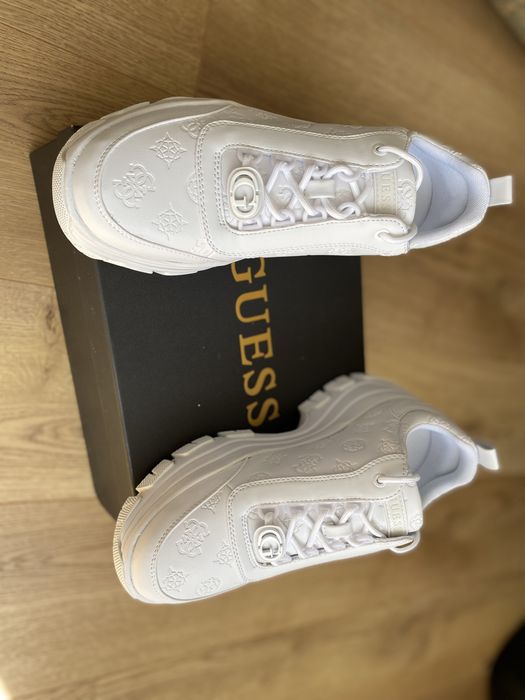 Sneakersy Guess r 40