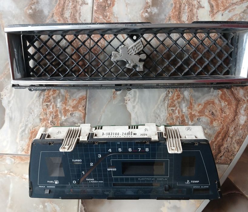 Toyota Soarer GZ10 решётка радиатора и приборная панель.