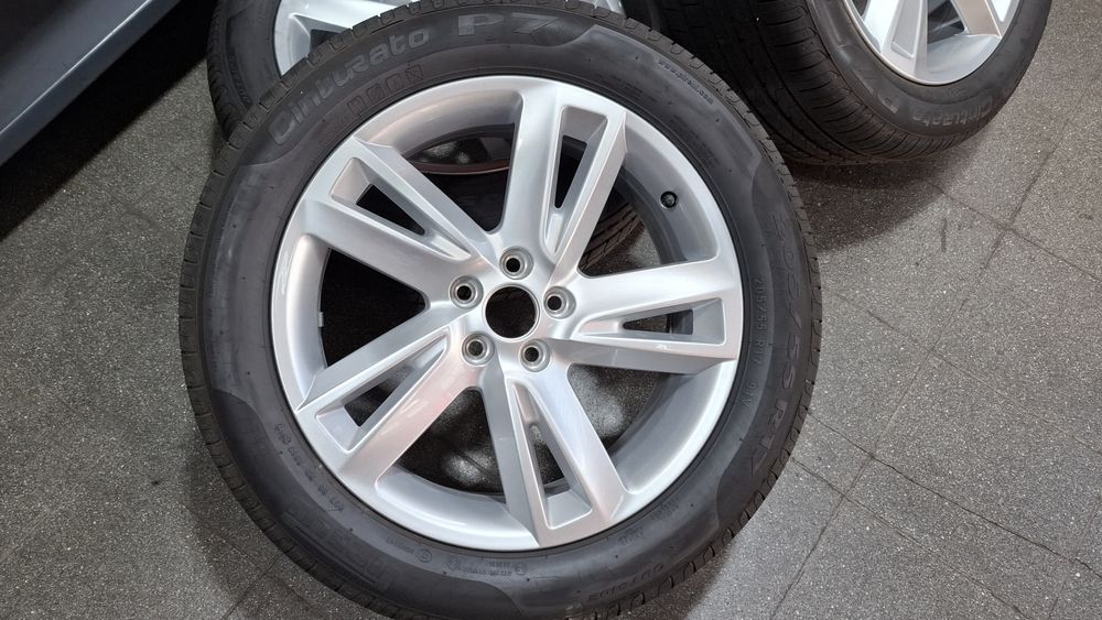 Jantes seat novas e pneus novos.