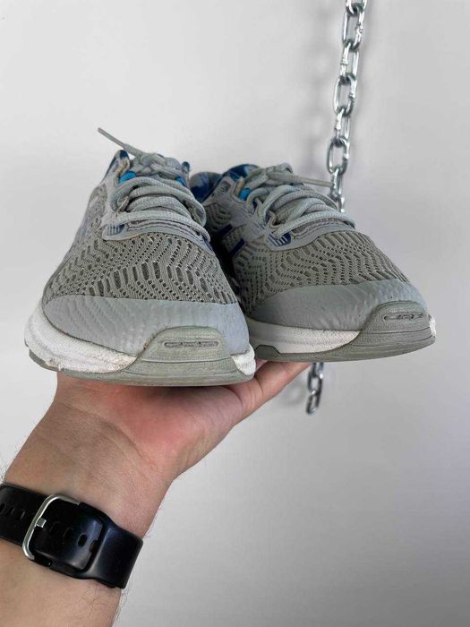 Жіночі спортивні кросівки asics gt-1000 8