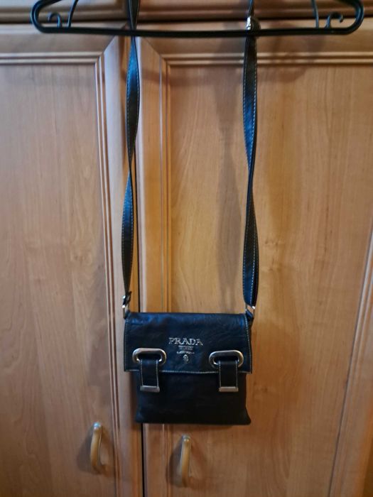 Sprzedam mala torebke z logo Prada