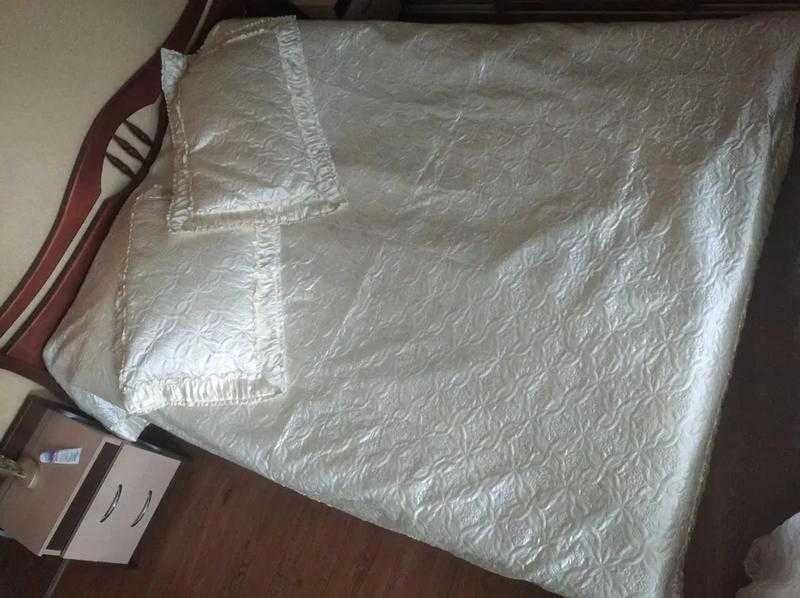 Покрывало+наволочки на подушки на двухместную кровать