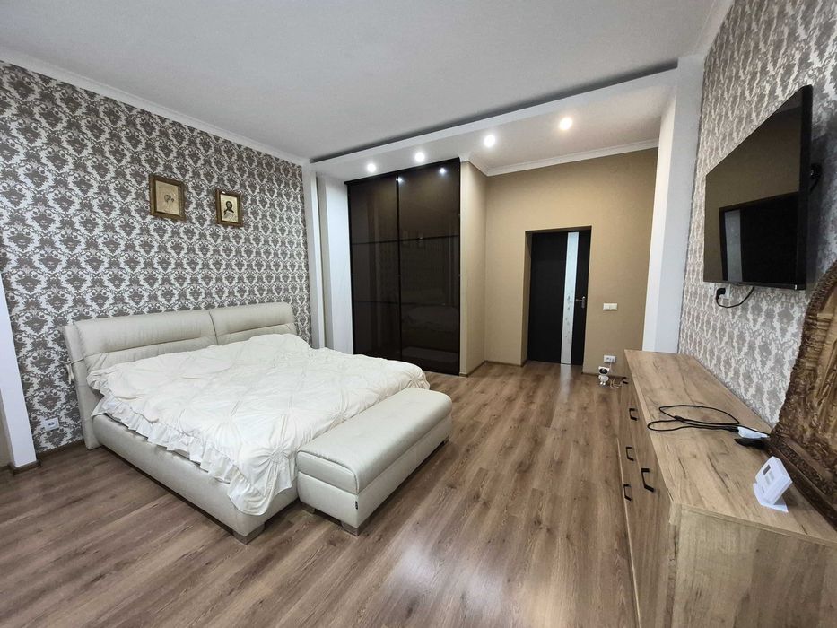 Ужгород. Продається 2-кімн.квартира на набережній. Центр.