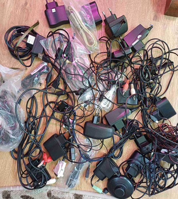 Зарядные устройства от кнопочных мобильных телефонов новые и бу