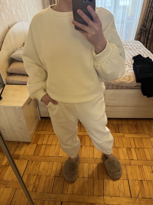 Молочний спортивний кослюм reserved