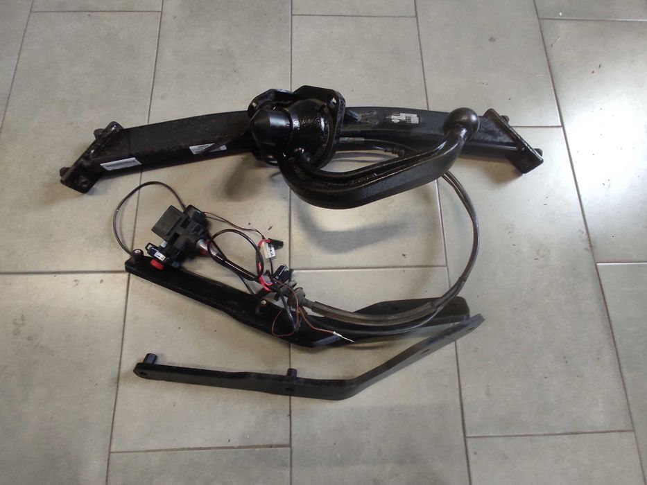 Oryginalny Hak holowniczy Ford C-Max MK2 10-15