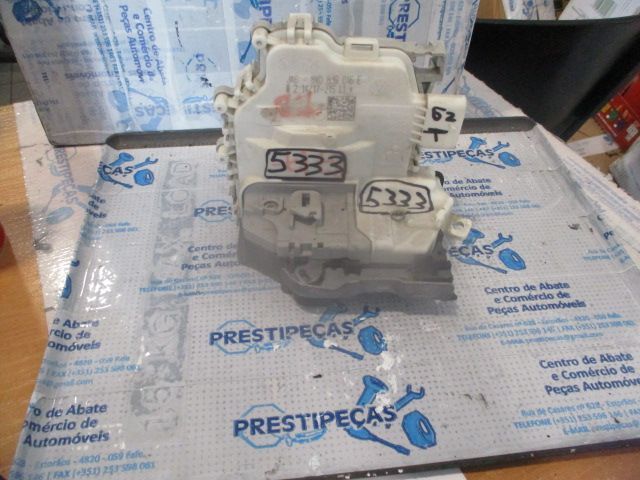 Fecho 8X0839016E AUDI A1 SPORTBACK 8X FASE 2  2017 1.6TDI 115CV 5P PRETO TD 5 PINOS