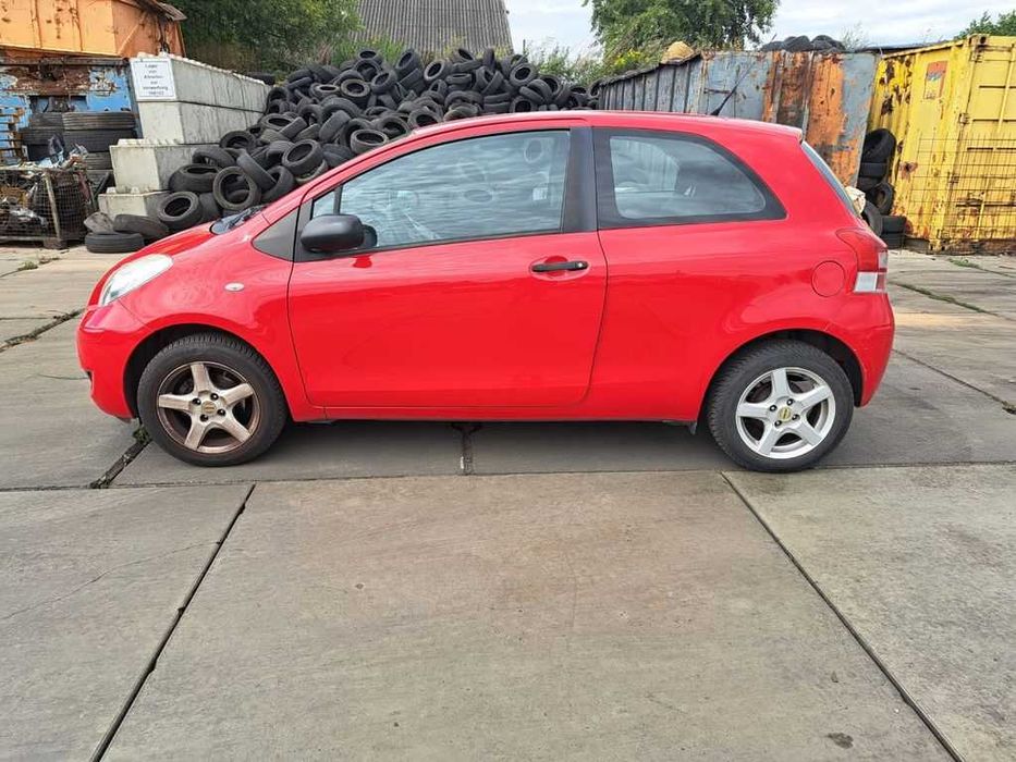 Toyota Yaris Vendo em partes e Peças