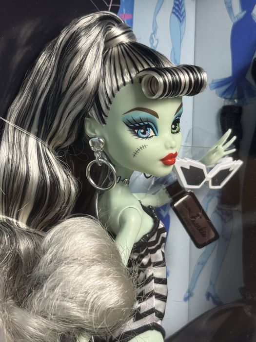 Френкі Штейн Барбі Monster High Skullector Frankie Stein x Barbie