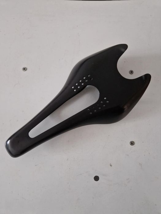 Siodełko karbonowe 82g