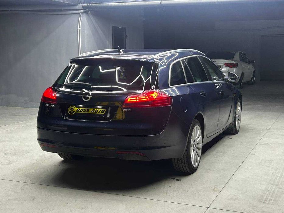 Opel Insignia Sports Tourer 2011