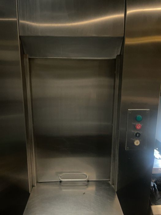 Elevador Monta-Pratos Industrial em Inox (2 pisos)