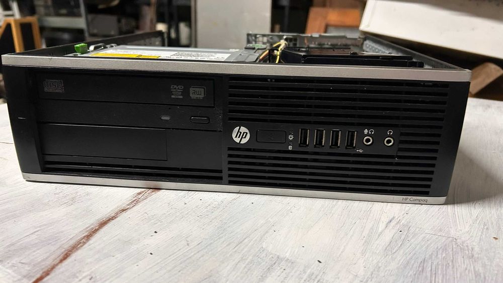 Vários Computadores Fixos para Peças ou Reparação