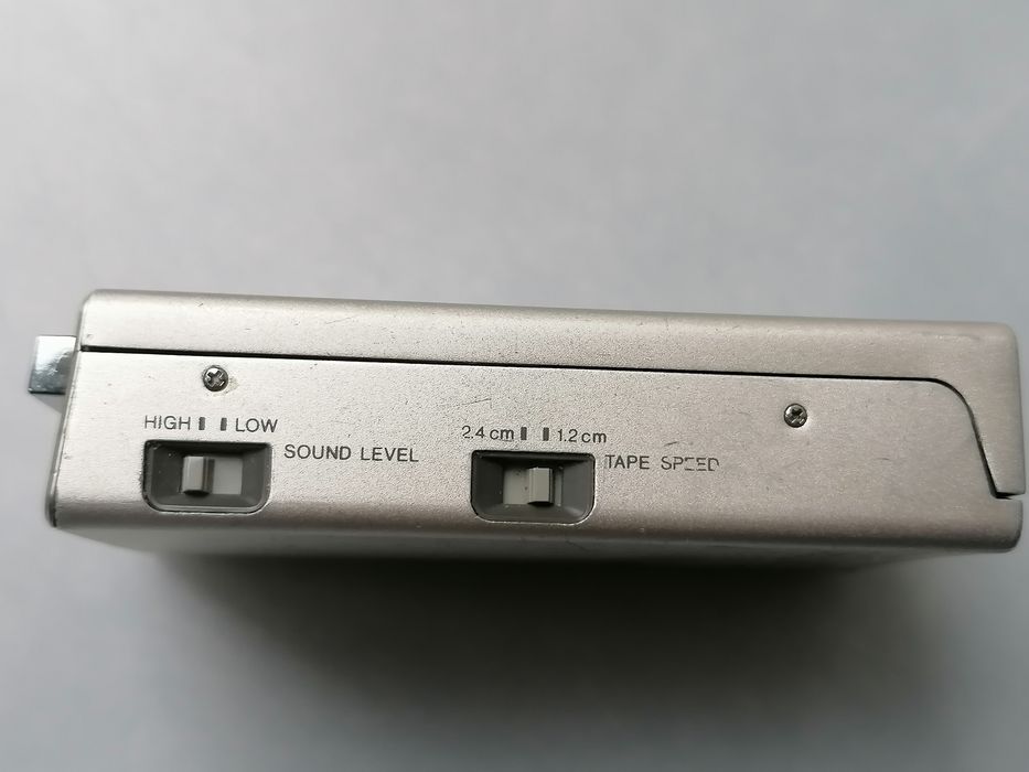 Dyktafon, walkman Aiwa HS-M2 z głośnikami
