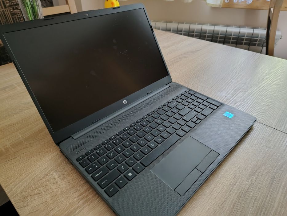 Laptop HP - do codziennego użytku, nauki, gier