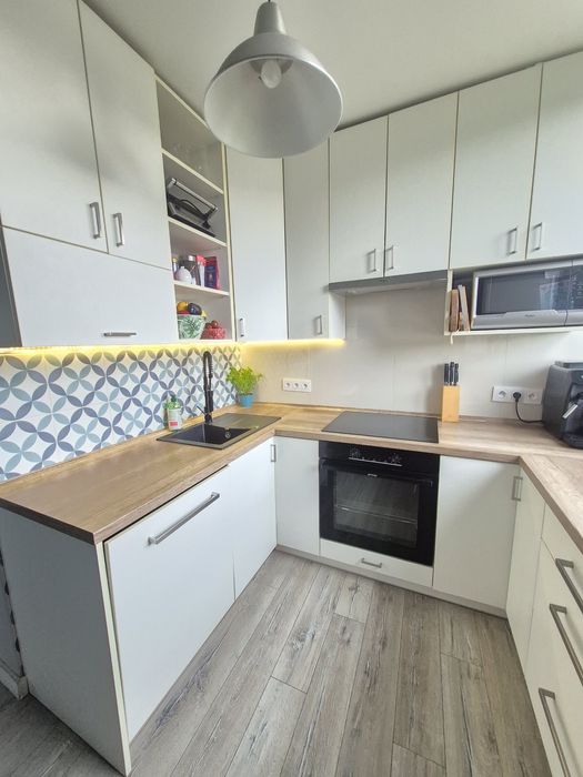 Mieszkanie  3 pokojowe 55 m² z klimatyzacją i loggią.